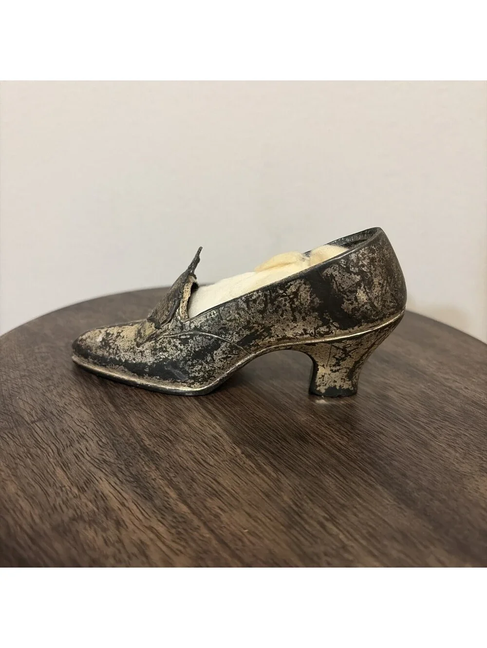 Antique Jennings Brothers Metal Woman’s Shoe Pin Cushion J.B. 1451